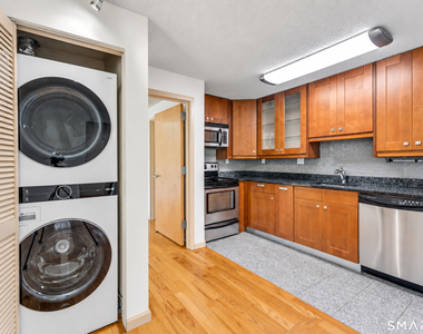 184 Pequot Avenue - Photo Thumbnail 8