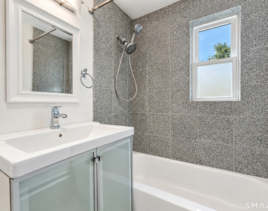 184 Pequot Avenue - Photo Thumbnail 11