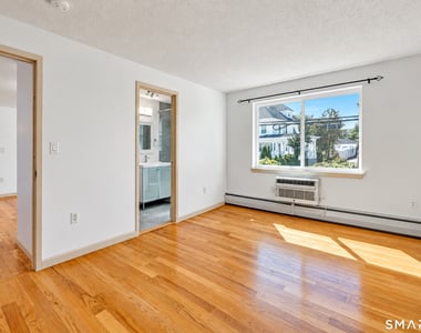 184 Pequot Avenue - Photo Thumbnail 9
