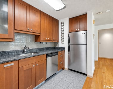 184 Pequot Avenue - Photo Thumbnail 7