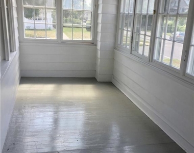 120 Quaker Lane - Photo Thumbnail 4