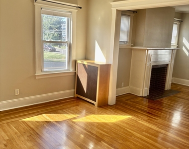 120 Quaker Lane - Photo Thumbnail 9