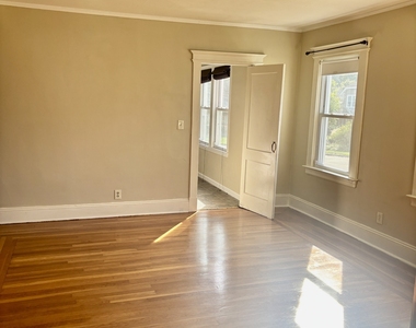120 Quaker Lane - Photo Thumbnail 11
