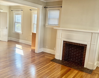 120 Quaker Lane - Photo Thumbnail 8