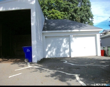 120 Quaker Lane - Photo Thumbnail 3