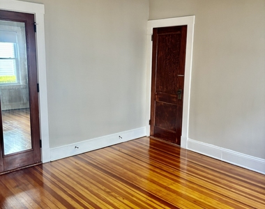 120 Quaker Lane - Photo Thumbnail 20