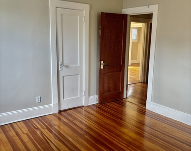 120 Quaker Lane - Photo Thumbnail 17