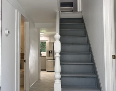 331 Munson Street - Photo Thumbnail 2