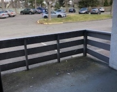 106 Oakwood Avenue - Photo Thumbnail 12