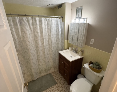 106 Oakwood Avenue - Photo Thumbnail 10