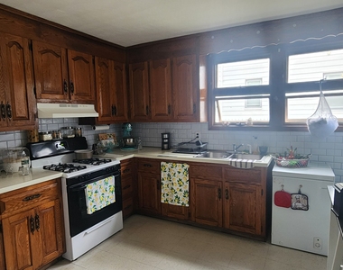 51-53 Bodwell Street - Photo Thumbnail 9