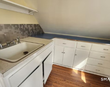 49-1/2 Silver Street - Photo Thumbnail 2