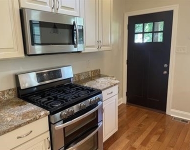 410 Lloyd St - Photo Thumbnail 3