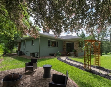 109 Oak Ridge Drive - Photo Thumbnail 15