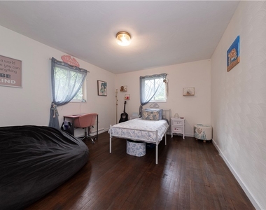 109 Oak Ridge Drive - Photo Thumbnail 11