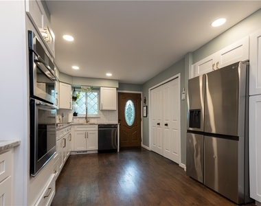 109 Oak Ridge Drive - Photo Thumbnail 4