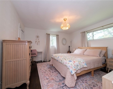 109 Oak Ridge Drive - Photo Thumbnail 12