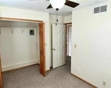60 B Easy St - Photo Thumbnail 10