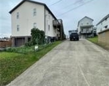 60 B Easy St - Photo Thumbnail 2