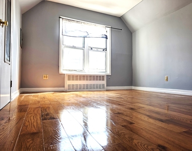 107 Bay 32nd Street - Photo Thumbnail 5