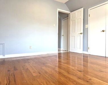 107 Bay 32nd Street - Photo Thumbnail 7
