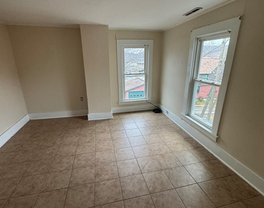 211 W 2nd Street - Photo Thumbnail 3