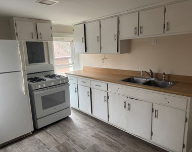 211 W 2nd Street - Photo Thumbnail 1