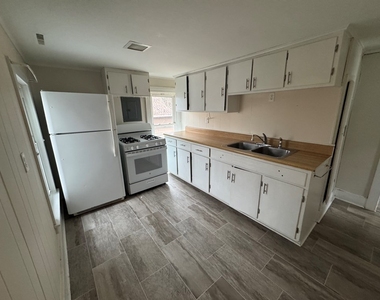 211 W 2nd Street - Photo Thumbnail 2