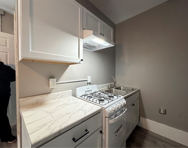 2042 Dewey Avenue - Photo Thumbnail 2