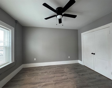 2042 Dewey Avenue - Photo Thumbnail 6