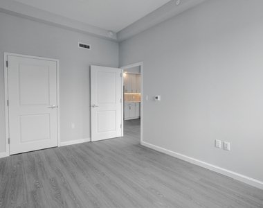 183-03 Hillside Avenue - Photo Thumbnail 8