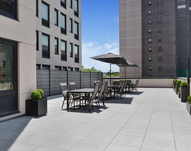 183-03 Hillside Avenue - Photo Thumbnail 9