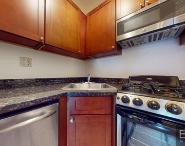 West 76th Street - Photo Thumbnail 2