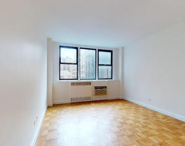 East 79th Street - Photo Thumbnail 9