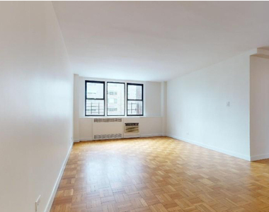 East 79th Street - Photo Thumbnail 7