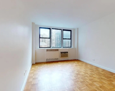 East 79th Street - Photo Thumbnail 2