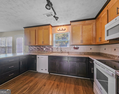 80 Forest Brook Drive - Photo Thumbnail 6