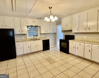 495 Ruth Street - Photo Thumbnail 6