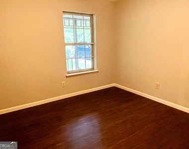 3393 Framingham Drive - Photo Thumbnail 16