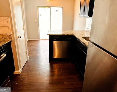3393 Framingham Drive - Photo Thumbnail 7
