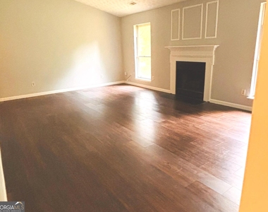 3393 Framingham Drive - Photo Thumbnail 4