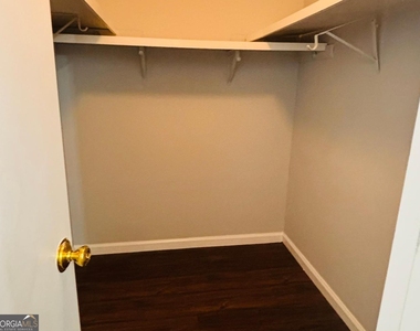 3393 Framingham Drive - Photo Thumbnail 14
