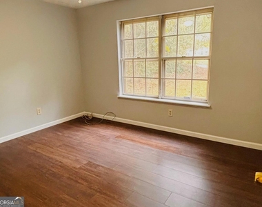 3393 Framingham Drive - Photo Thumbnail 10