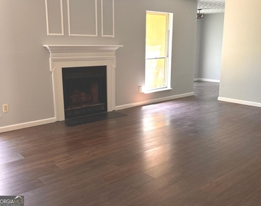 3393 Framingham Drive - Photo Thumbnail 2