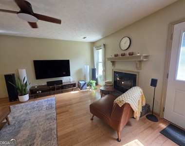 520 Cornwallis Way - Photo Thumbnail 3