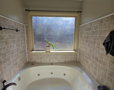 520 Cornwallis Way - Photo Thumbnail 20