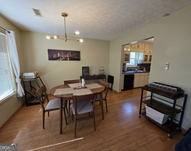 520 Cornwallis Way - Photo Thumbnail 5