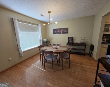 520 Cornwallis Way - Photo Thumbnail 4