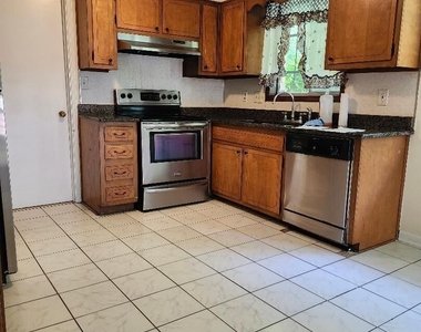 2325 Wexford Drive - Photo Thumbnail 3