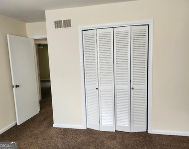2325 Wexford Drive - Photo Thumbnail 7
